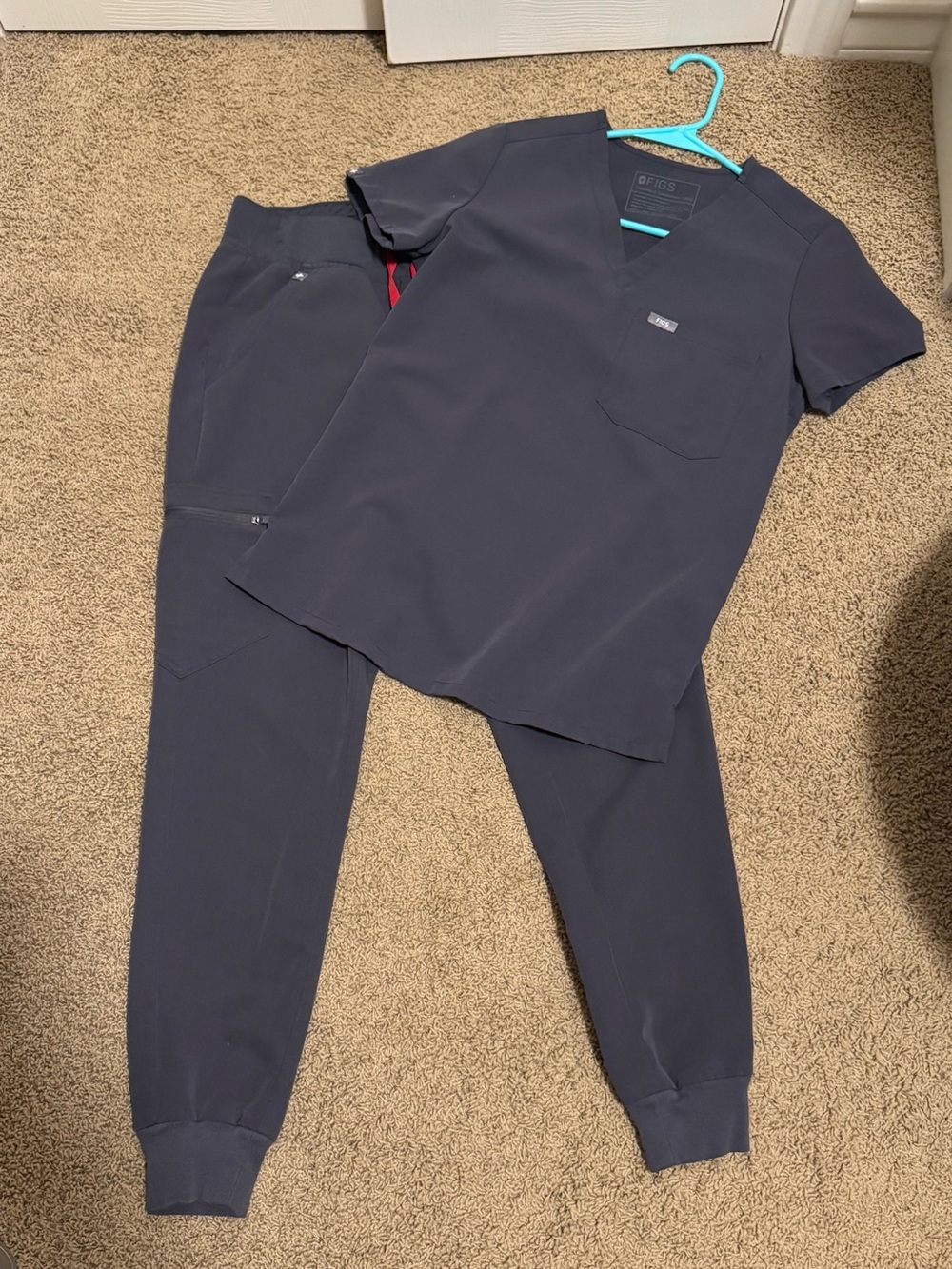 Figs Women's Charcoal Gray Scrub Top & Jogger Set